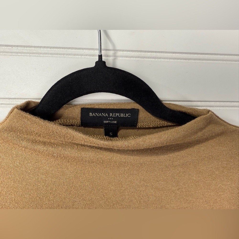 Banana Republic soft luxe camel colored tan sweater. Size Small. - Picture 3 of 4